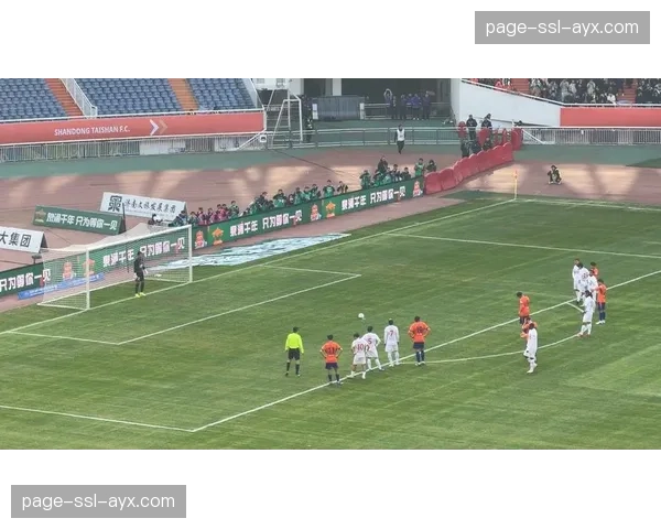山东泰山2-0客胜上海申花，克雷桑头球破门