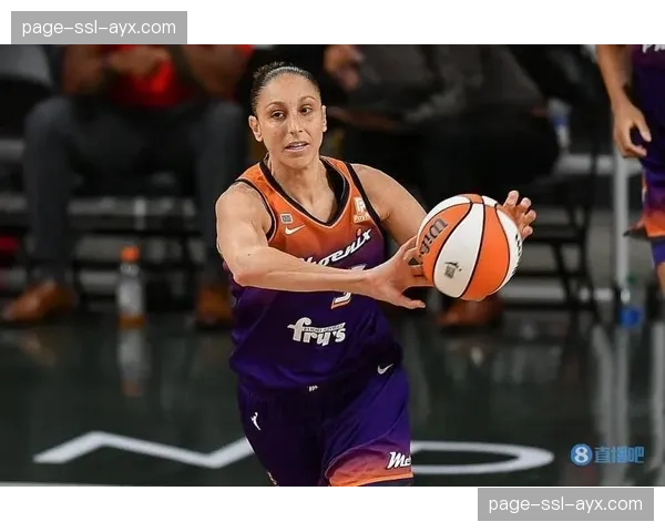 特写：生涯总得分突破7000分，陶乐西赛后获赠纪念篮球